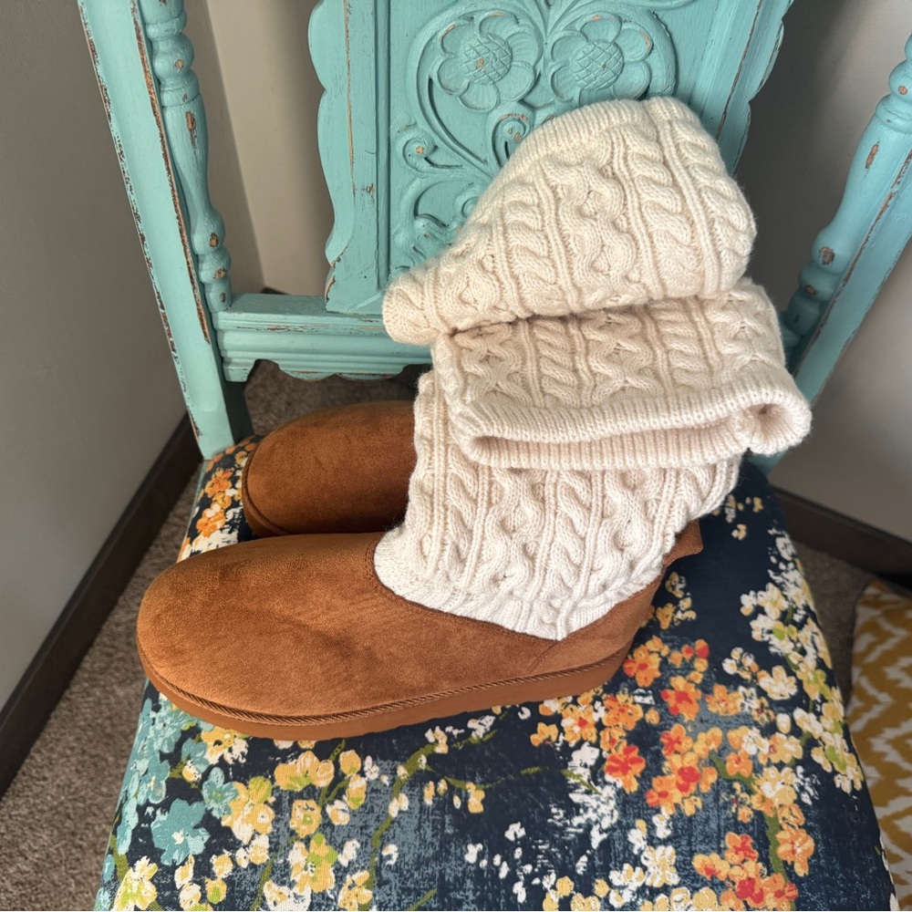 Cute sweater material boots, have faux fur on the inside of the boot.  Size 10